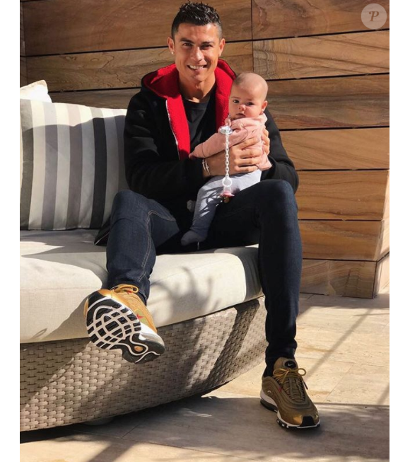 Cristiano Ronaldo avec sa petite Eva, photo Instagram du 28 novembre 2017