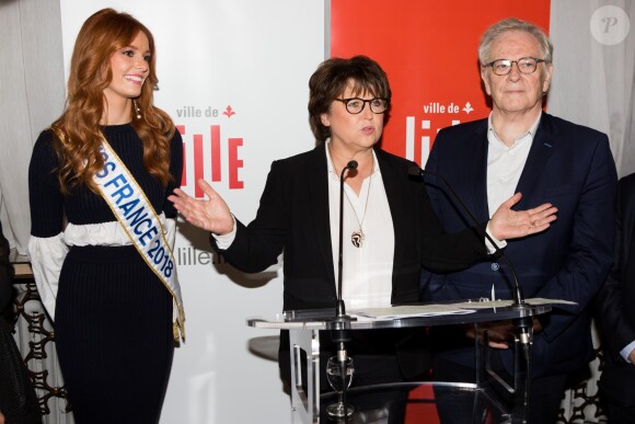 Martine Aubry (maire de Lille) et Maëva Coucke - Maëva Coucke, Miss France 2018 reçoit la médaille de la ville de Lille, France, le 20 décembre 2017. Ici avec Martine Aubry. © Alain Rolland/ImageBuzz/Bestimage