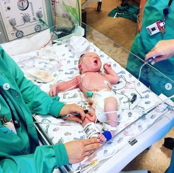 Joshua, le fils de Katherine Heigl, lors de sa naissance en décembre 2016.