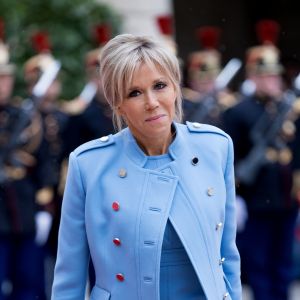 Brigitte Macron lors de la passation de pouvoir entre Emmanuel Macron et François Hollande au Palais de l'Elysée à Paris le 14 mai 2017.