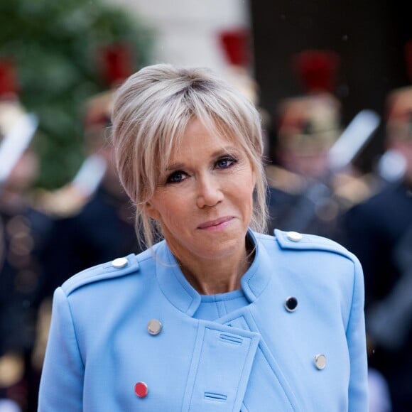 Brigitte Macron lors de la passation de pouvoir entre Emmanuel Macron et François Hollande au Palais de l'Elysée à Paris le 14 mai 2017.