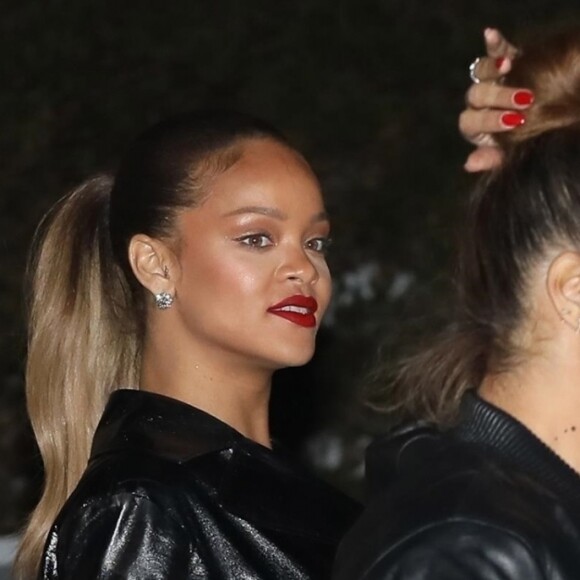 Rihanna quitte le concert de Jay-Z à Inglewood en Californie, le 21 décembre 2017.