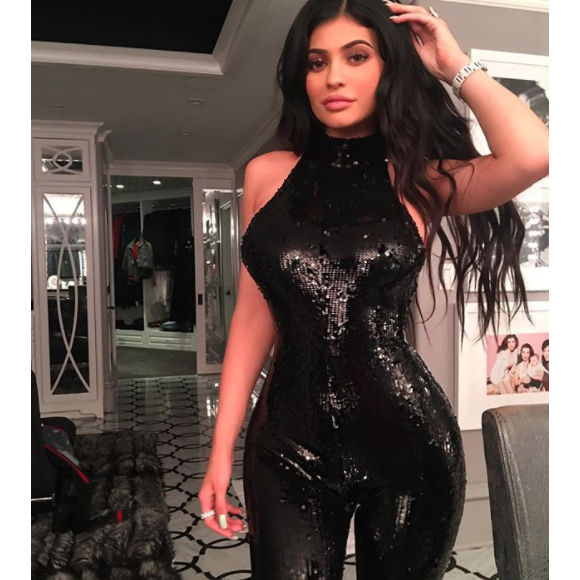 Kylie Jenner prenant la pose pour Noël 2016. Photo publiée le 25 décembre 2016 sur son compte Instagram.