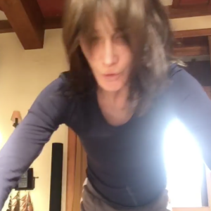 Carla Bruni-Sarkozy fait des pompes sur Instagram, le 1er janvier 2018.