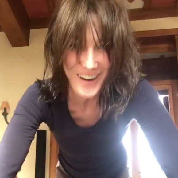 Carla Bruni-Sarkozy fait des pompes sur Instagram, le 1er janvier 2018.