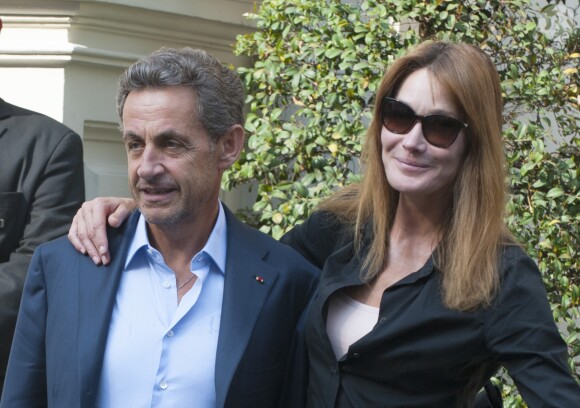 Semi-Exclusif - Nicolas Sarkozy, sa femme Carla Bruni-Sarkozy et leur fille Giulia Sarkozy quittent l'hôtel Four Seasons à Buenos Aires, le 29 août 2015 à la fin de leur séjour privé.
