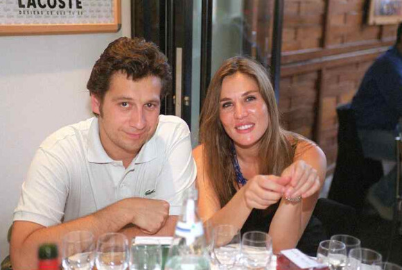 mathilde Seigner et Laurent Gerra en 2001 à Roland-Garros à Paris.