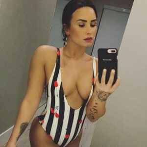 Demi Lovato en maillot de bain très décolleté sur Instagram, décembre 2017.