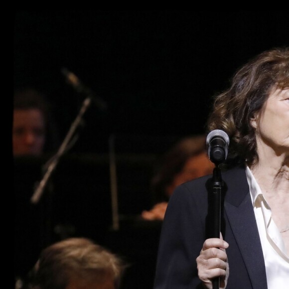 Jane Birkin en concert sur la scène du Grand Rex dans le cadre de sa tournée "Gainsbourg Symphonique" à Paris le 26 octobre 2017. © Alain Guizard/Bestimage