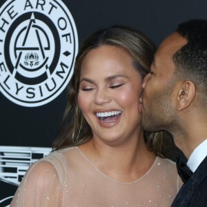 Chrissy Teigen, enceinte et son mari John Legend - Soirée "John Legend's HEAVEN", 11e édition du gala de la fondation The Art Of Elysium. Santa Monica, le 6 janvier 2018.