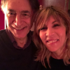 Richard Berry pose avec sa partenaire de théâtre Mathilde Seigner, le 31 décembre 2017.