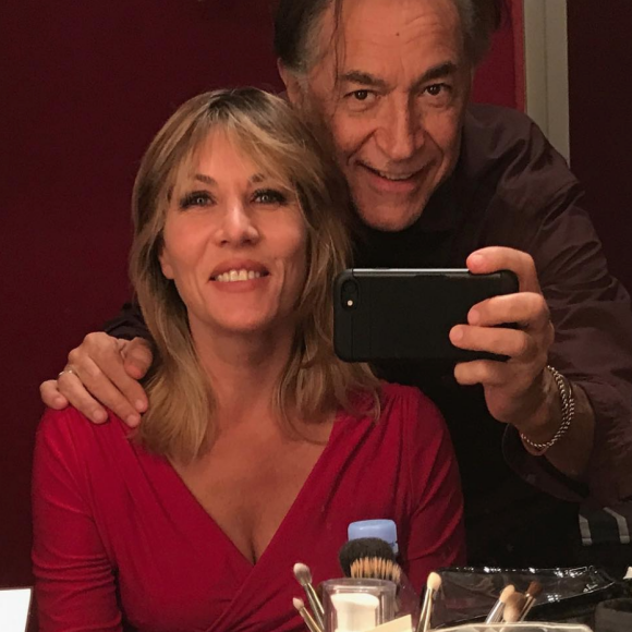 Mathilde Seigner et Richard Berry dans les loges du Théâtre de Paris, le 29 septembre 2017.