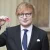 Le chanteur Ed Sheeran a été décoré de la MBE (Member of the Order of the British Empire) par la reine à Buckingham Palace à Londres le 7 décembre 2017.