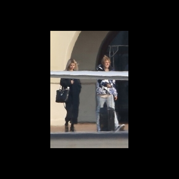 Justin Bieber et Selena Gomez prennent un jet privé à Van Nuys, le 16 décembre 2017