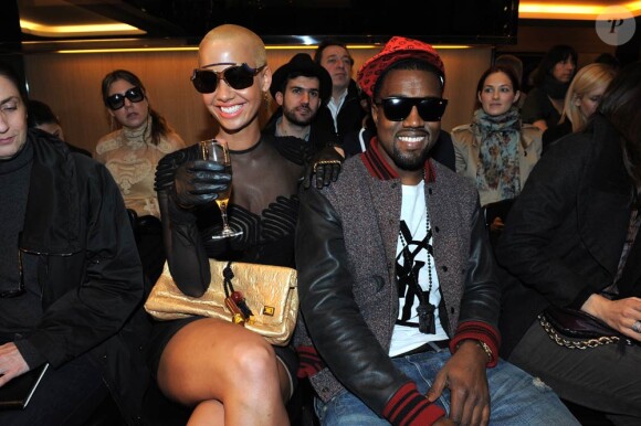Amber Rose, tchin tchin, deux pour le prix d'une ! Le mannequin a accompagné Kanye West durant toute la Fashion Week parisienne, qui s'est tenue début mars 2009 !