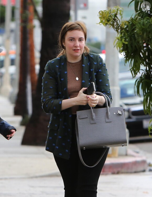 Exclusif - Les premières photos de Lena Dunham depuis depuis l'annonce de sa séparation avec le musicien J.Antonoff à Los Angeles, le 9 janvier 2018. © CPA/Bestimage