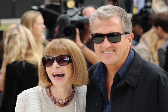 Anna Wintour et Mario Testino au défilé Burberry à Londres, le 17 septembre 2012.