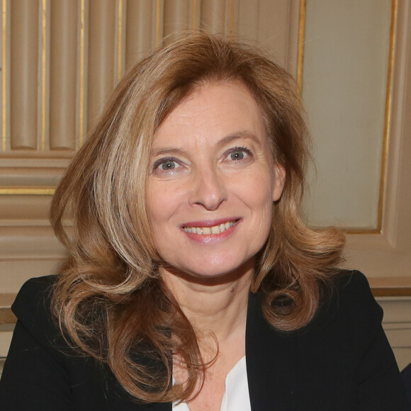 Semi-Exclusif - Valérie Trierweiler - Salon du livre 2017 du 16ème arrondissement à la mairie du 16ème arrondissement de Paris, le 2 décembre 2017.