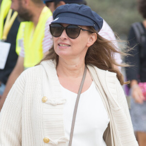 Exclusif - Valérie Trierweiler - Le Secours populaire "Journée des oubliés des vacances" emmène 5.000 enfants franciliens sur les plages chics de Deauville, en Normandie, France, le 23 août, réservée pour l'occasion avec l'accord de la municipalité. © Tiziano de Silva/Bestimage