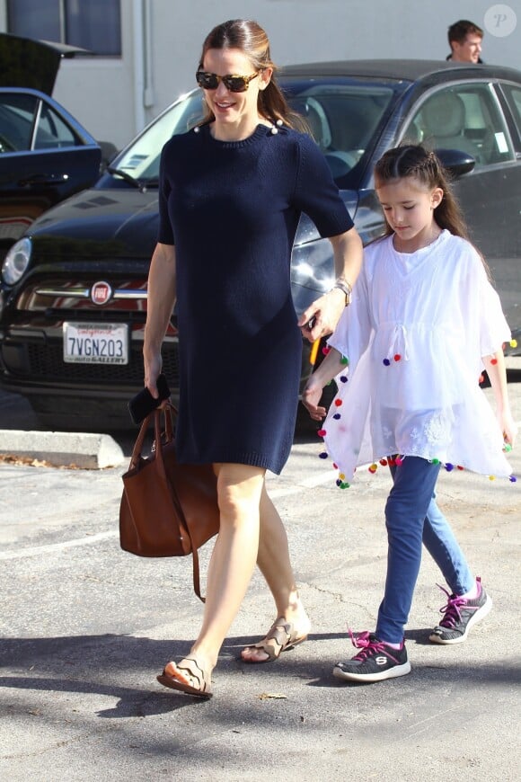 Jennifer Garner avec ses enfants, Violet, Seraphina et Samel, quittent l'office dominical à Pacific Palisades, le 14 janvier 2018.