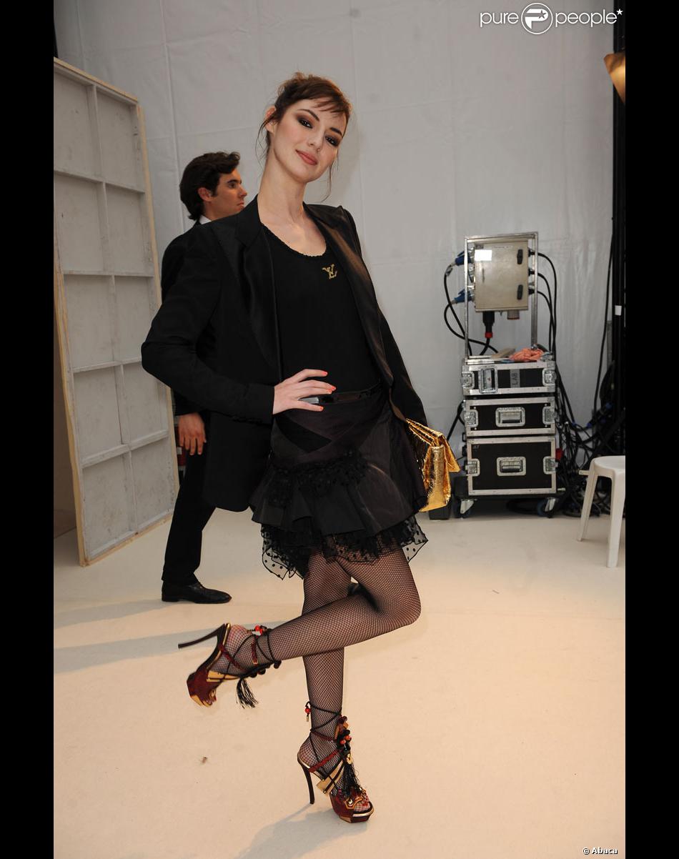 Louise Bourgoin au défilé Louis Vuitton prêt-à-porter Automne/Hiver de la Fashion Week - le 12 ...