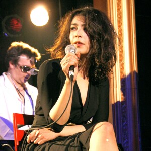 Adrienne Pauly en concert à la Flèche d'or à Paris, le 12 décembre 2006.