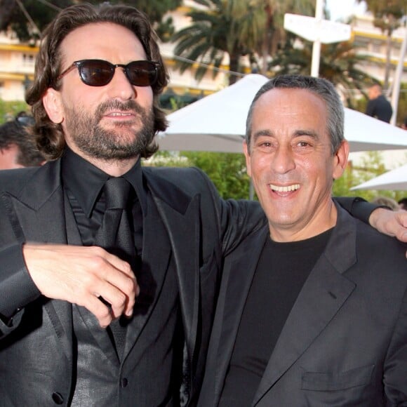 FREDERIC BEIGBEDER ET THIERRY ARDISSON - PLATEAU DU "GRAND JOURNAL" DE CANAL + AU 60EME FESTIVAL INTERNATIONAL DU FILM A CANNES 19/05/2007 - Cannes