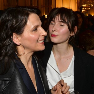 Exclusif - Juliette Binoche et sa fille Hannah Magimel - L'actrice reçoit le "French Cinema Award Unifrance" au ministère de la Culture à Paris, le 19 janvier 2018. © Veeren/Bestimage