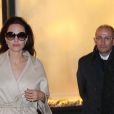 Angelina Jolie est attendue par de nombreux fans à la sortie de la boutique Guerlain des Champs-Elysées à Paris après avoir tourné une publicité dans le magasin, à Paris le 29 janvier 2018.