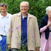 Le prince Henrik de Danemark avec la reine Margrethe et leur fils aîné le prince héritier Frederik le 25 juillet 2017 à Grasten.