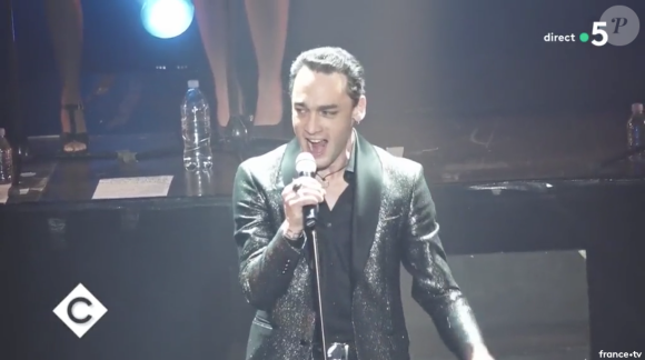 Jean-Baptiste Guégan, sosie vocal de Johnny Hallyday sur le plateau de C à vous, le 30 janvier 2018.