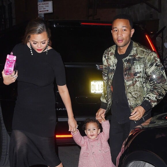 Exclusif - Chrissy Teigen (enceinte), John Legend et leur fille Luna dans les rues de New York, le 31 janvier 2018