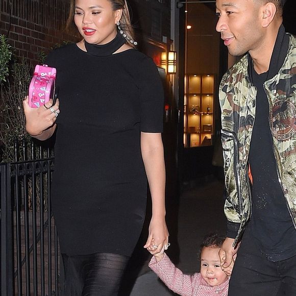 Exclusif - Chrissy Teigen (enceinte), John Legend et leur fille Luna dans les rues de New York, le 31 janvier 2018