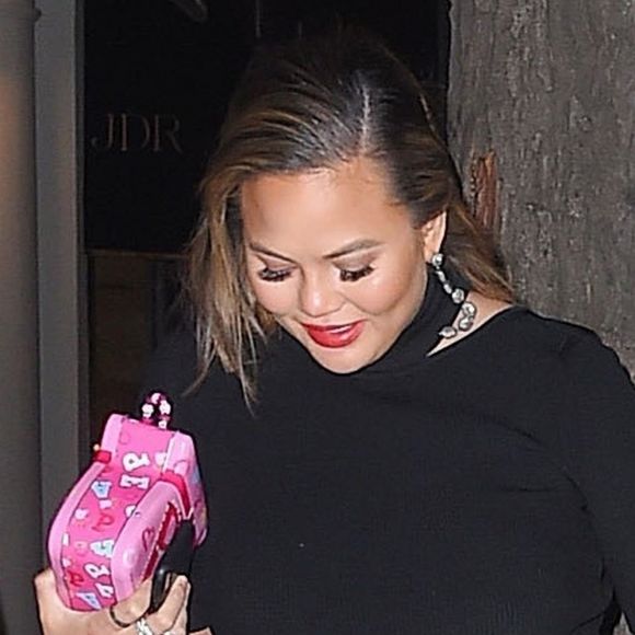 Exclusif - Chrissy Teigen (enceinte), John Legend et leur fille Luna dans les rues de New York, le 31 janvier 2018