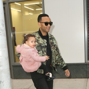 Chrissy Teigen (enceinte) et son mari John Legend arrivent avec leur fille Luna à l'émission 'Watch What Happens Live' à New York, le 31 janvier 2018
