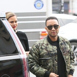 Chrissy Teigen (enceinte) et son mari John Legend arrivent avec leur fille Luna à l'émission 'Watch What Happens Live' à New York, le 31 janvier 2018