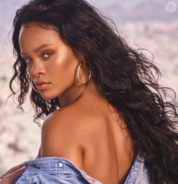 Rihanna pour FENTY BEAUTY. Décembre 2017.