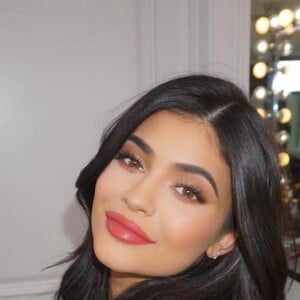 Kylie Jenner pour Kylie Cosmetics. Janvier 2018.