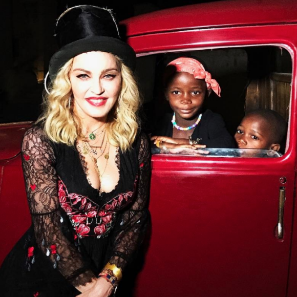 Madonna avec ses enfants en Italie pour son anniversaire, le 22 août 2017.