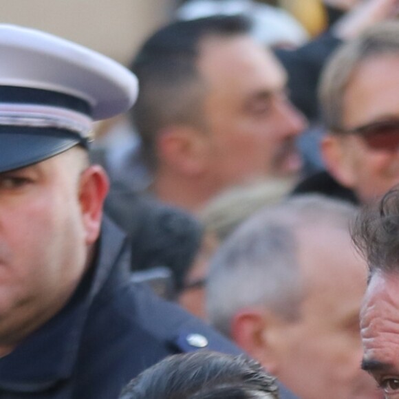 Jean Dujardin et sa compagne Nathalie Péchalat - Arrivée du convoi funéraire de la dépouille du chanteur Johnny Hallyday et des personnalités sur la place de La Madeleine à Paris. Le 9 décembre 2017 © CVS / Bestimage