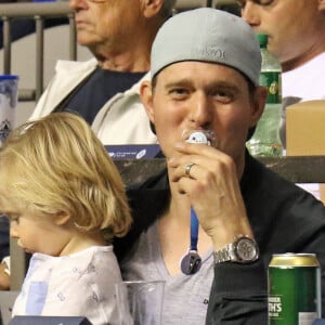 Exclusif - Michael Bublé est allé voir un match de football de l'équipe des Whitecaps avec son fils Noah à Vancouver. Le 26 août 2015 © CPA / Bestimage