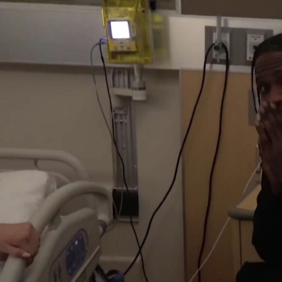 Travis Scott dans une vidéo publiée le 4 février 2018 pour annoncer la naissance de la fille qu'il a eue avec Kylie Jenner. Ici, le rappeur est à l'hôpital pour la naissance du bébé.