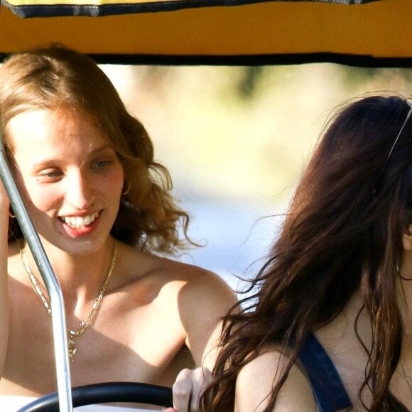 Selena Gomez avec des amies à Encino le 2 février 2018.