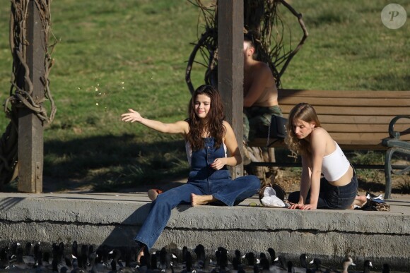 Selena Gomez avec des amies à Encino le 2 février 2018.