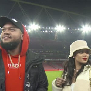 Rihanna et son frère Rorrey Fenty assistent au match Arsenal vs Everton à l'Emirates Stadium à Londres le 3 février 2018.