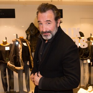 Exclusif - Jean Dujardin arrive à l'avant-première du film "Le Retour du héros" au cinéma UGC Toison d'Or à Bruxelles, le 6 février 2018.