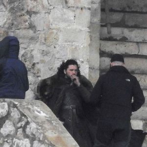 Kit Harrington sur le tournage de la saison 8 de Game of Thrones à Dubrovnik en Croatie, le 7 février 2018.