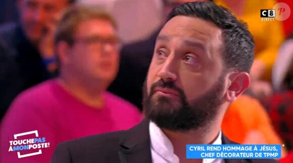 Cyril Hanouna très ému en évoquant Jésus, chef décorateur de "Touche pas à mon poste" (C8), jeudi 8 février 2018.