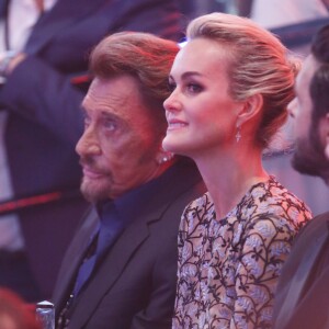 Johnny Hallyday (Victoire Album de chansons "De l'amour") et sa femme Laeticia - Cérémonie des 31ème Victoires de la Musique au Zénith de Paris. Le 12 février 2016.