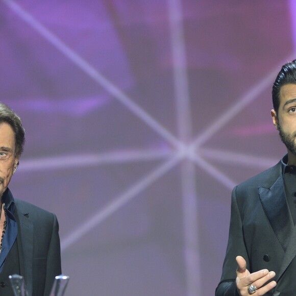 Johnny Hallyday et Maxim Nucci (Yodelice) - Victoire Album de Chansons pour "De l'Amour" - Cérémonie des 31e Victoires de la Musique au Zénith de Paris le 12 février 2016 © Guirec Coadic / Bestimage